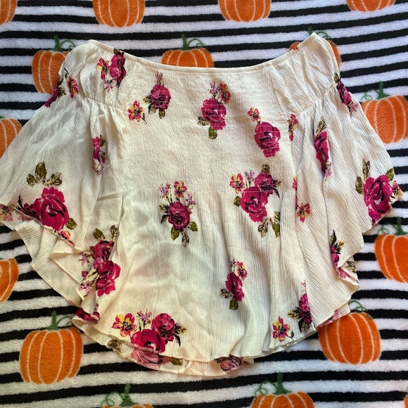 No Boundaries Tops - NWOT!! Small Off The Shoulder Top!